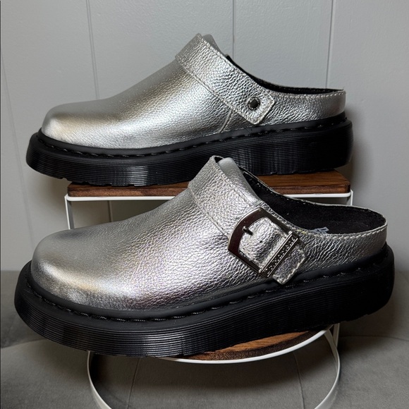Dr. Martens Laketen Slingback Mule Tumbled Silver Metallic Size 8 NWOT - Picture 6 of 16